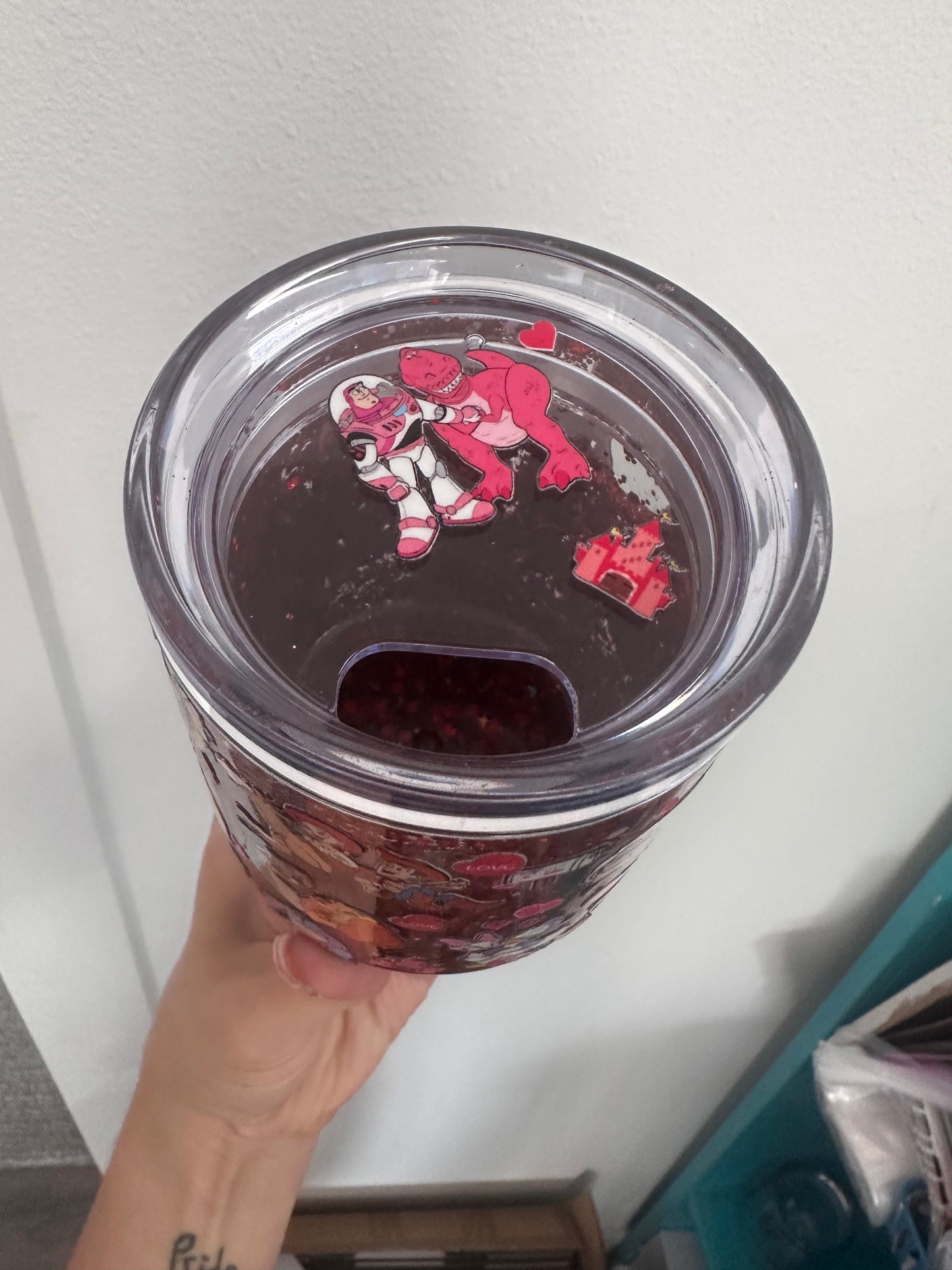 Wine snowglobe cup